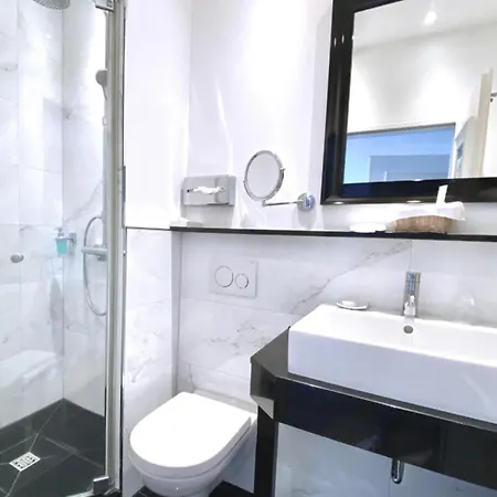 Grand Seeschloesschen Sea Retreat & فندق تيميندورفير ستراند