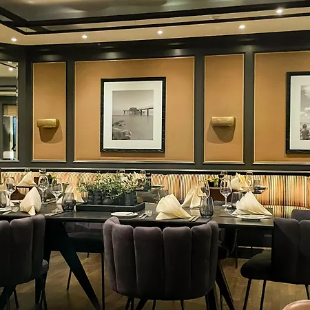 فندق Grand Seeschloesschen Sea Retreat & تيميندورفير ستراند