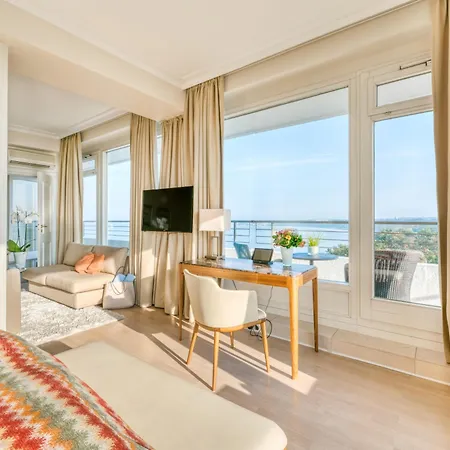 فندق Grand Seeschloesschen Sea Retreat & تيميندورفير ستراند