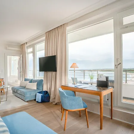 Grand Seeschloesschen Sea Retreat & تيميندورفير ستراند